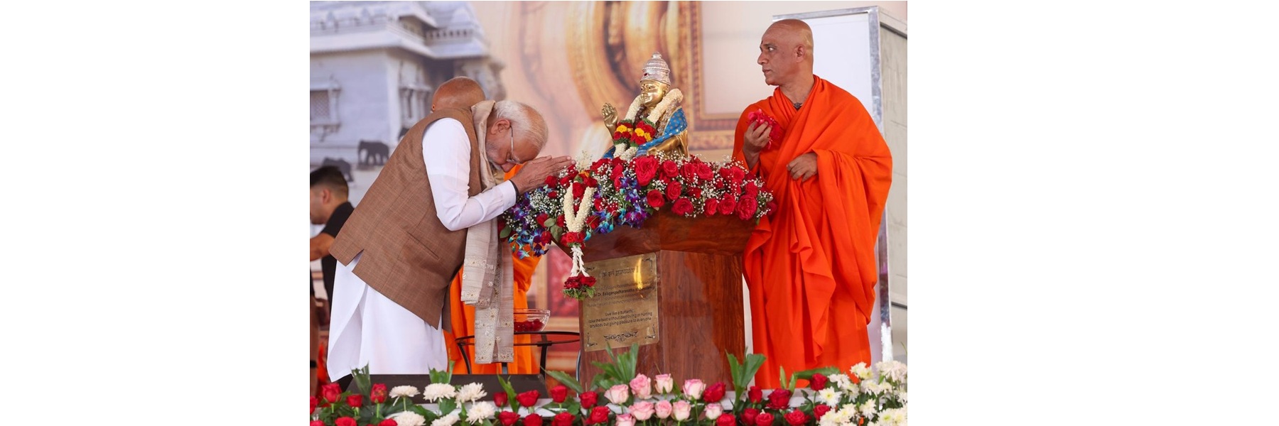 PM at the inauguration of Sri Guru Bhairavaikya Mandira at Sri Kshetra Adichunchanagiri in Mandya, Karnataka 