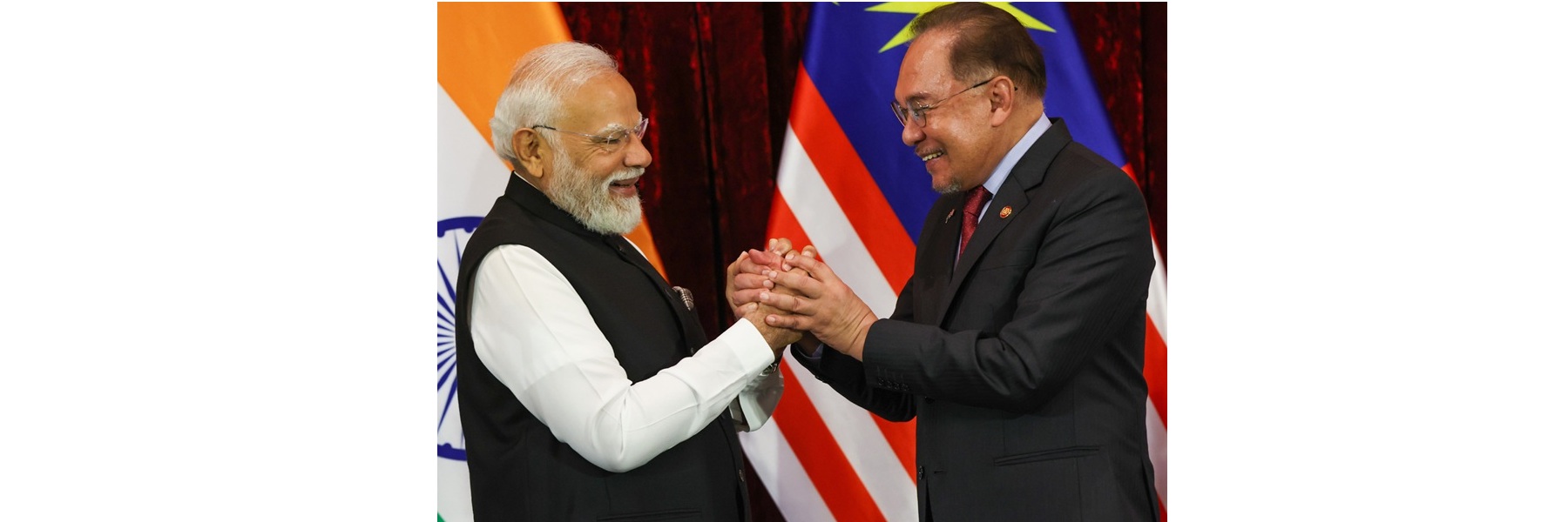 PM and the Prime Minister of Malaysia, Mr. Anwar Ibrahim witness the Exchange of MoUs between India and Malaysia at Kuala Lumpur, in Malaysia
