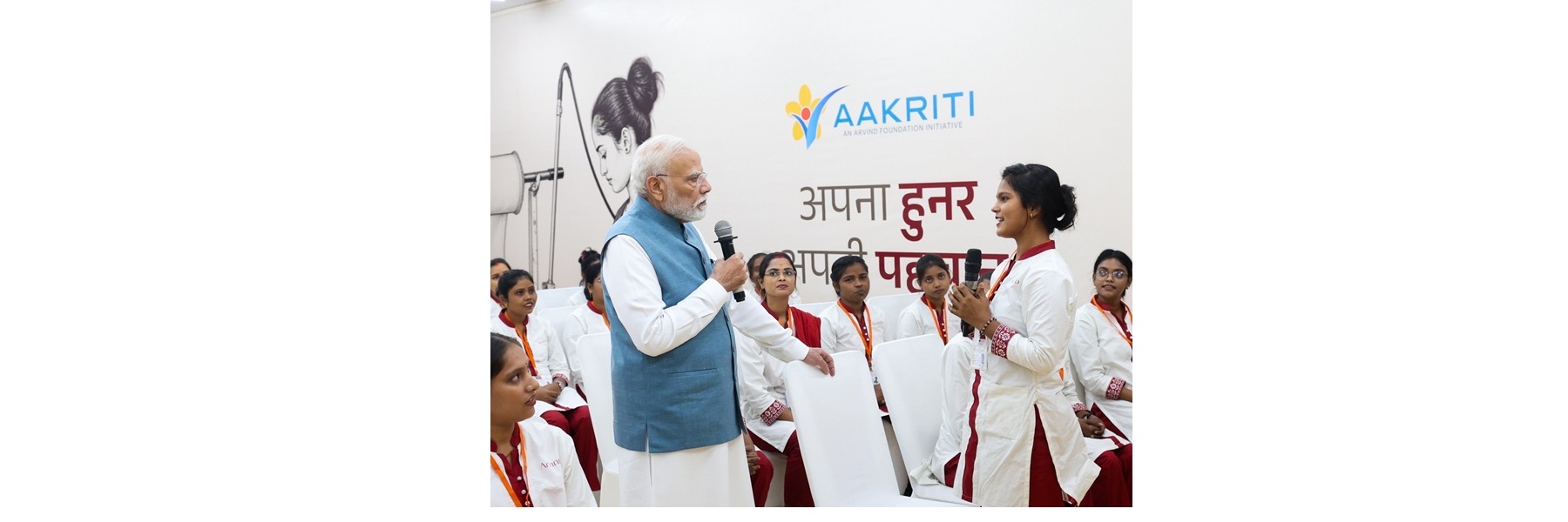 PM’s interaction with women employees (Aakriti) in Varanasi, Uttar Pradesh 