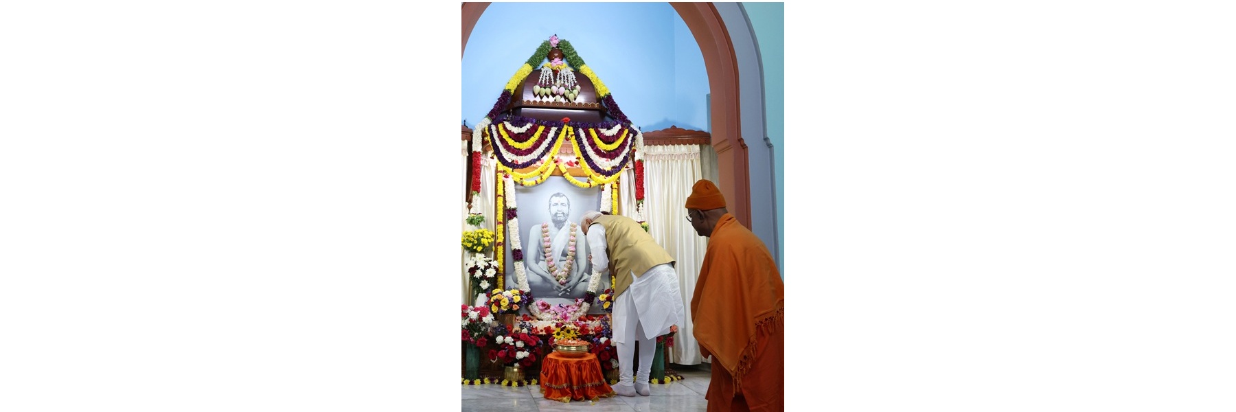 PM at the inauguration of Swami Vivekananda Cultural Youth Center- Viveka Smaraka, Sri Ramakrishna Ashrama, at Mysuru, in Karnataka