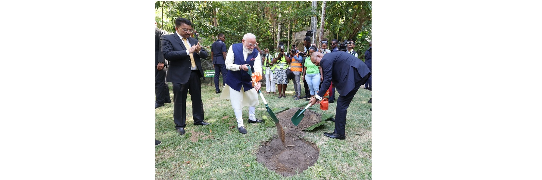PM planted a sapling of the rare ‘Coco de Mer’ palm in presence of the President of the Republic of Seychelles, Dr. Patrick Herminie at the Seychelles National Botanical Garden, in Seychelles
