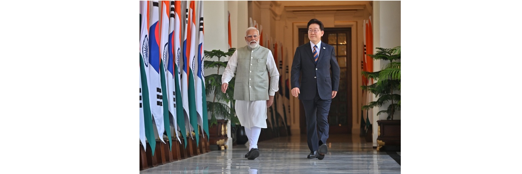 PM along with the President of South Korea, Mr. Lee Jae Myung planting a sapling at Hyderabad House, in New Delhi.