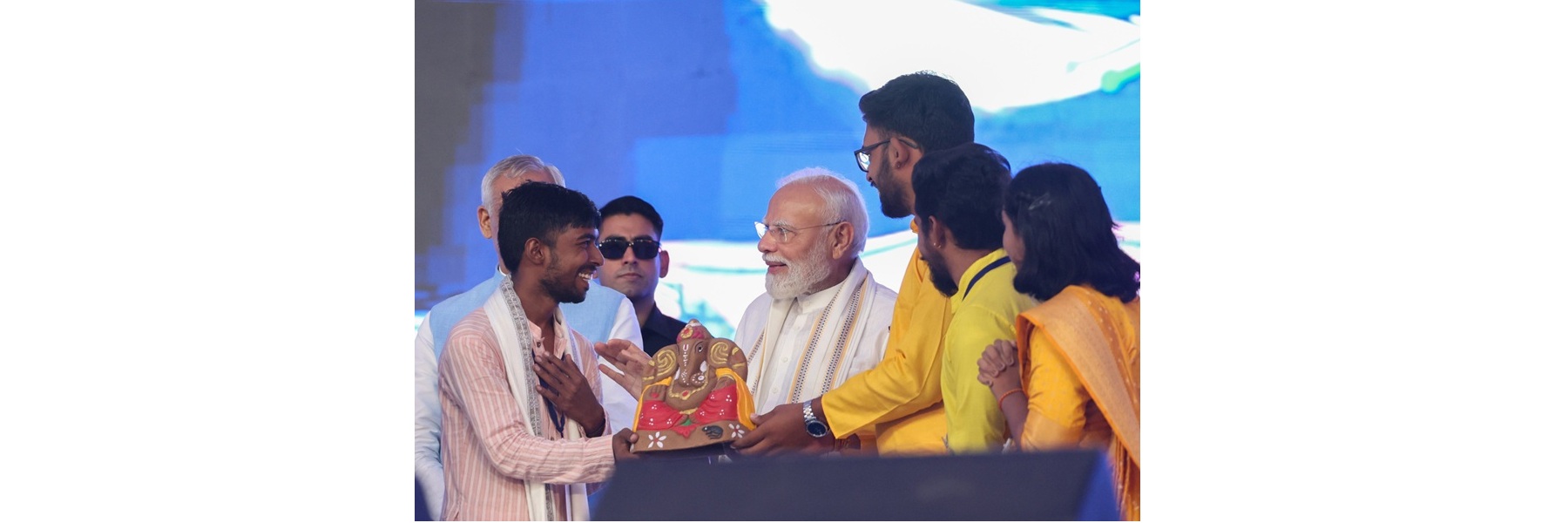 PM at the foundation stone laying and inauguration of various development projects, in Vadodara, Gujarat