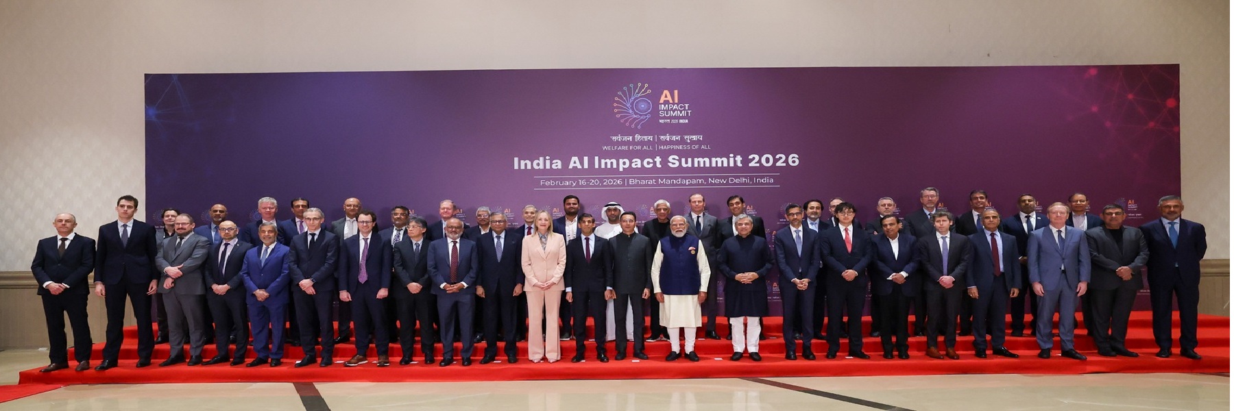 PM in a group photograph during CEO’s Roundtable meeting at India AI Impact Summit – 2026 in Bharat Mandapam, New Delhi. 